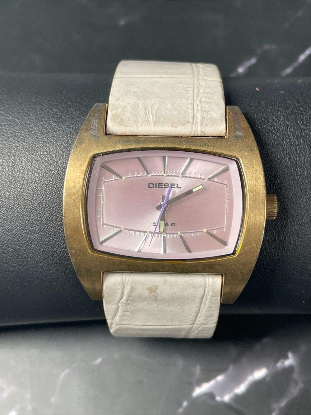 Vintage Diesel DZ-2132 Quartz Watch Gold Tone Pink Dial Textured Leather Strap